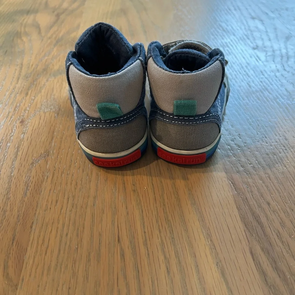See Kai Run Dane sneakers size 4 - Picture 3 of 6